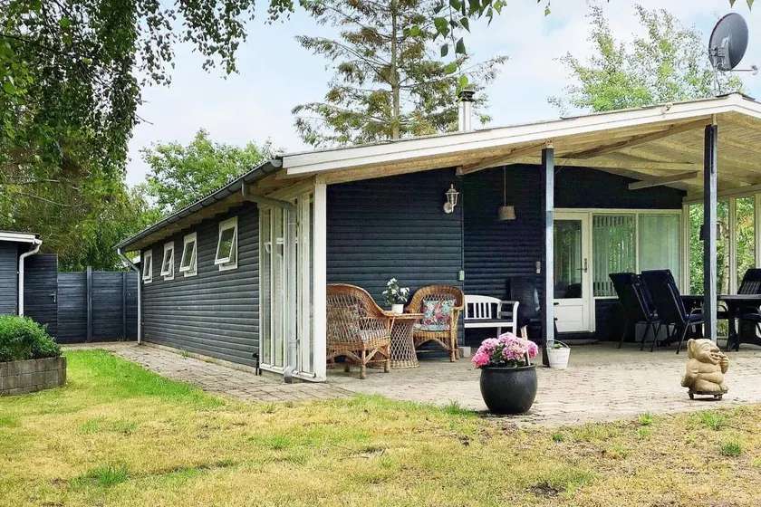 Fully equipped house with terrace - Image 1