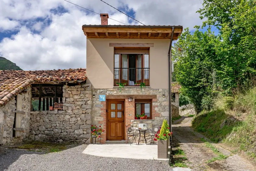 Holiday apartment with terrace | Mountain view - Image 1