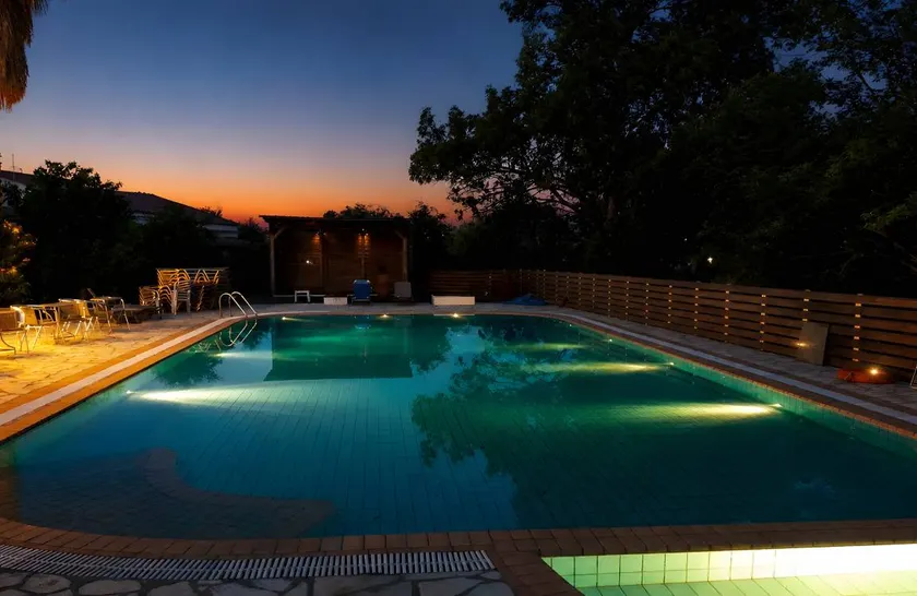Magnifico bungalow con giardino e piscina | Vista sulla montagna | Ammette cani - Image 1