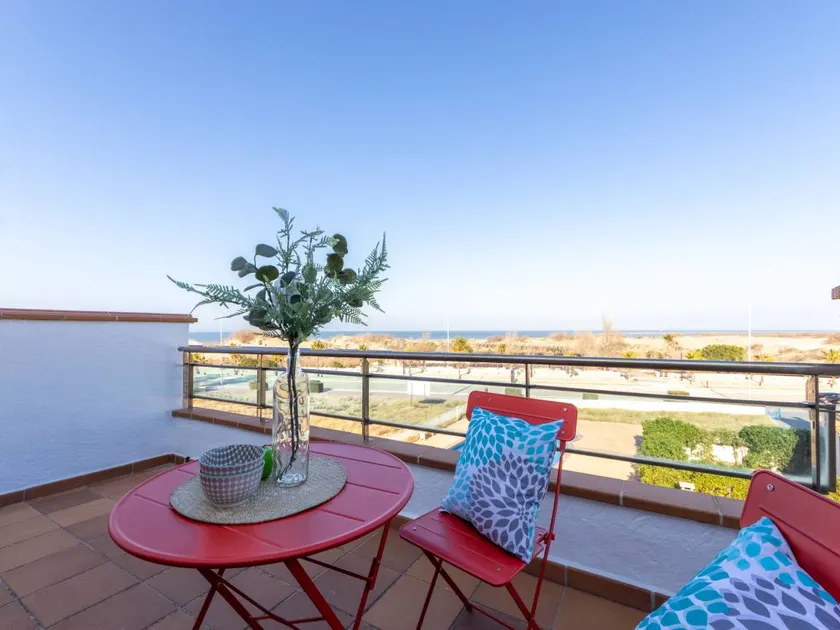 Holiday home with BBQ, garden & pool | Sea view - Image 1