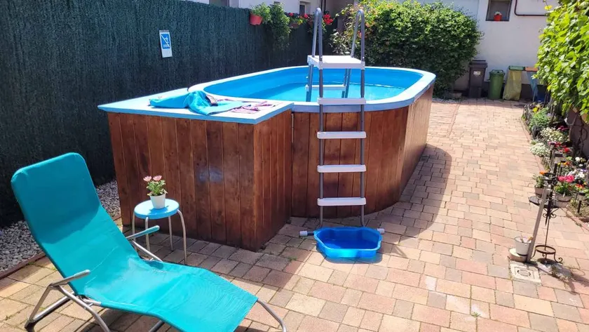Fully equipped nice flat with garden, BBQ & heated pool - Image 1