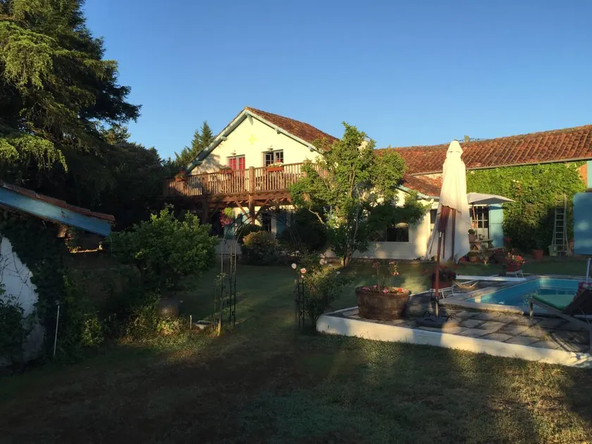 Sarron 6-Bed Villa, Sleeps 14, Pool & Parking - Image 1