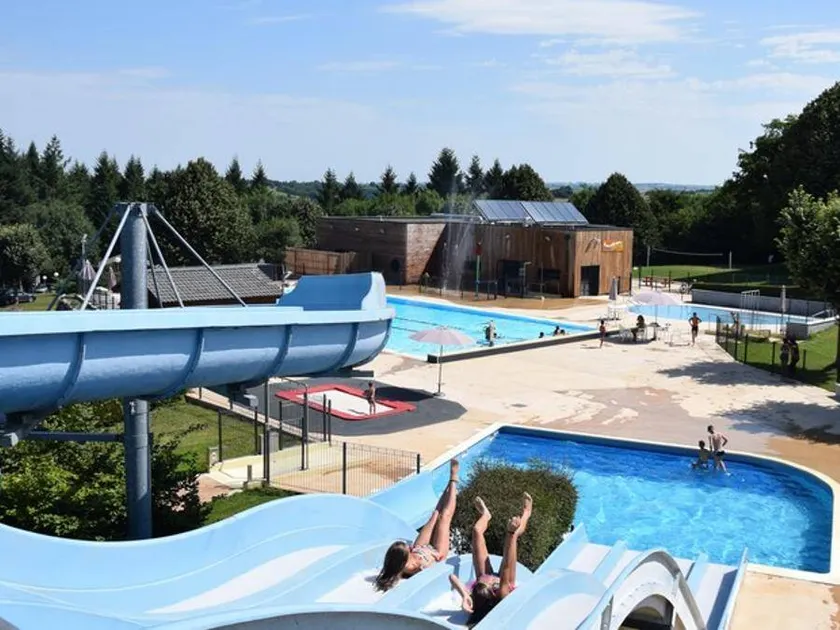Chalet with terrace & pool - Image 1