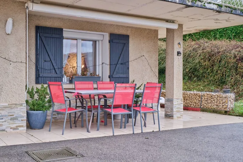Studio Apartment with Private Terrace, Wi-Fi and Air Conditioning - Image 1