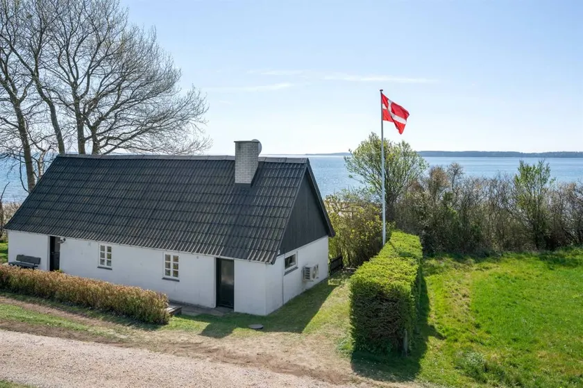 Holiday home with terrace & garden | Sea view | Close to the beach - Image 1