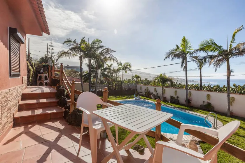 Studio mit beheiztem Pool, Terrasse und Garten | Bergblick | Neben dem Strand - Image 1