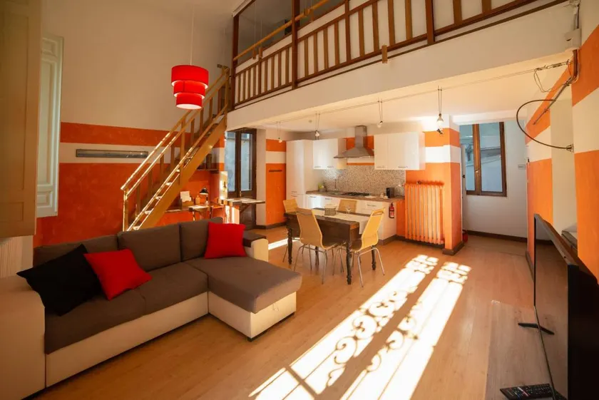 Flat with terrace | City view - Image 1