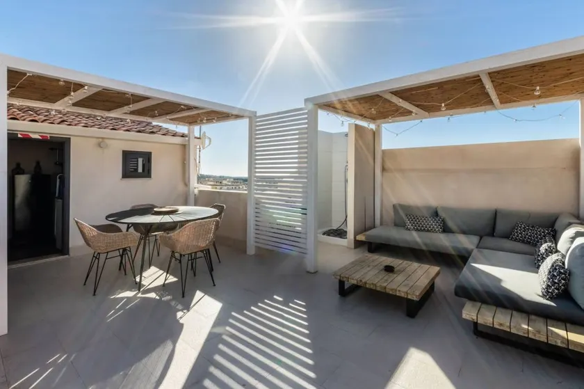 Appartement avec terrasse et jardin - Image 1