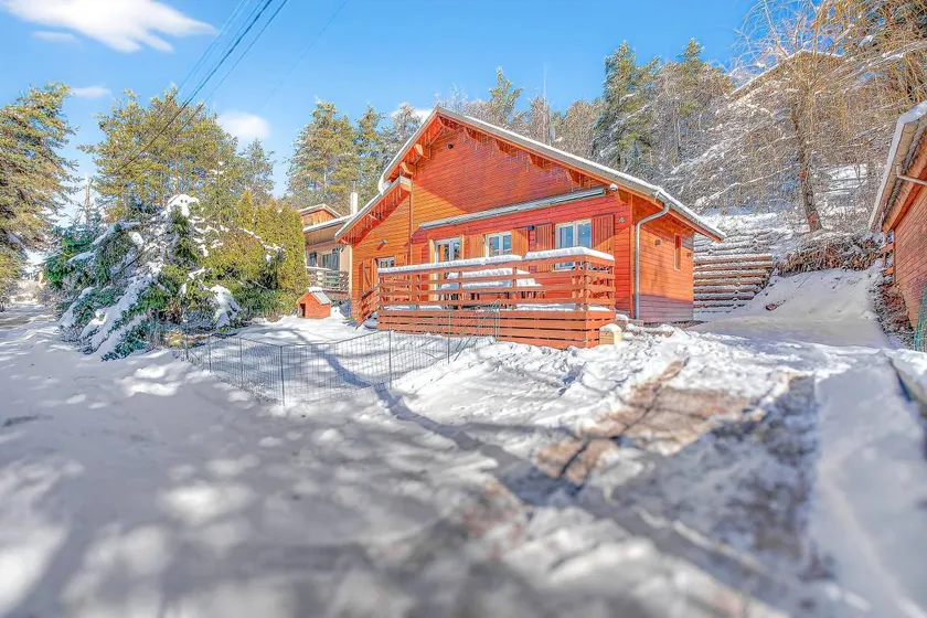 Entire Vacation Home 'With Private Spa for 6, Mountain View, Wi-Fi & AC' - Image 1