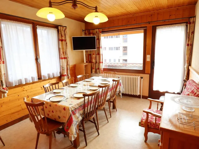 Flat | Mountain view | Ski nearby - Image 1