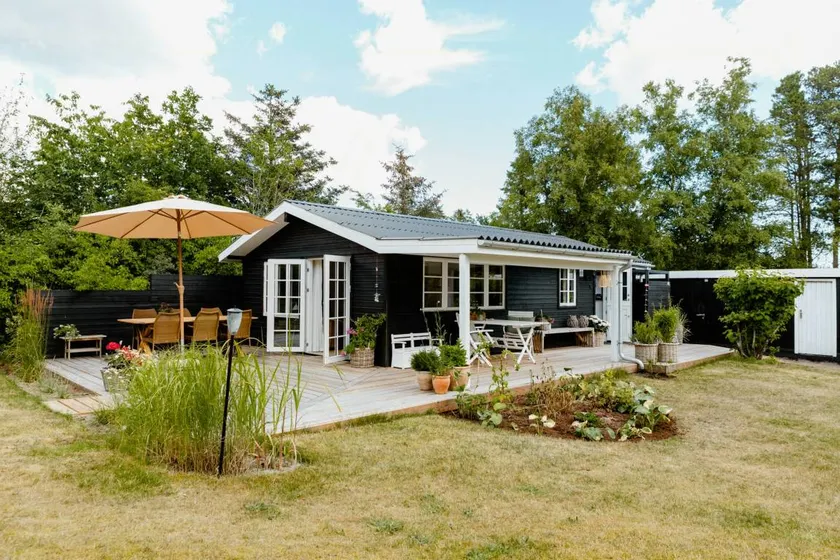 Children-friendly wonderful holiday home with terrace, barbecue & garden - Image 1