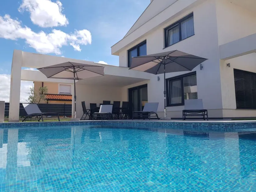 Mit privatem Pool in Ruhiger lage. - Image 1