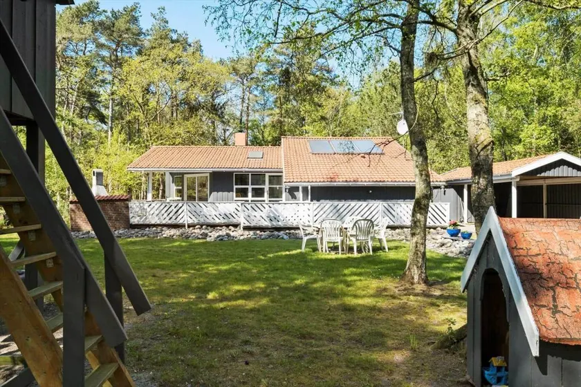 Holiday home with sauna, barbecue & hot tub - Image 1