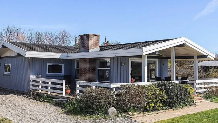 Holiday home with sauna, BBQ & terrace - Image 1