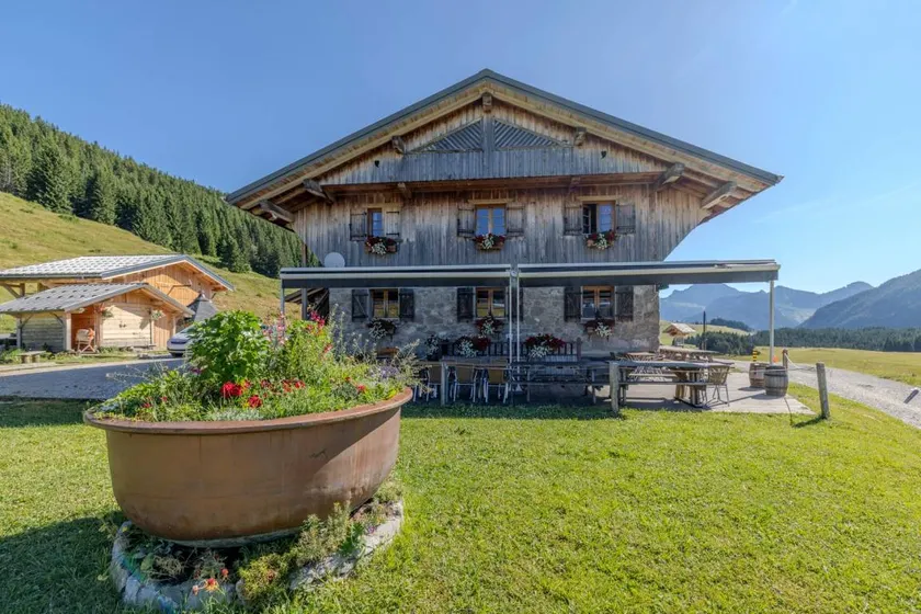 Lovely chalet with garden, terrace & jacuzzi | Mountain view | Dogs allowed - Image 1