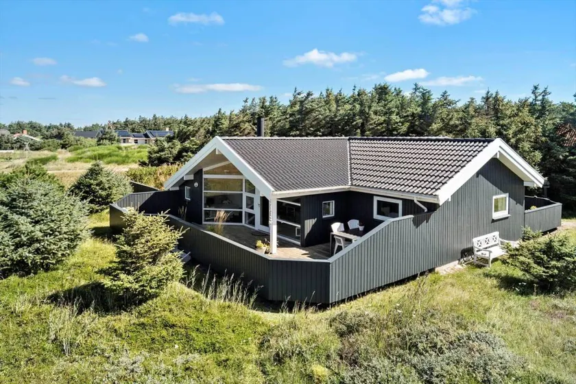 Holiday home with hot tub, terrace & sauna | Close to the beach | Pets are welcome - Image 1