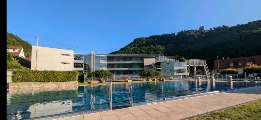 Appartamento con terrazza e giardino | Vista sulla montagna | Perfetto per il lavoro da remoto - Image 1