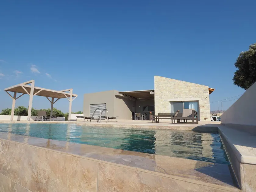 Holiday home with garden & pool - Image 1