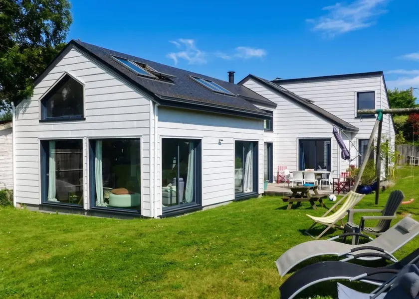 Spacious house with garden near Saint-Molf - Image 1