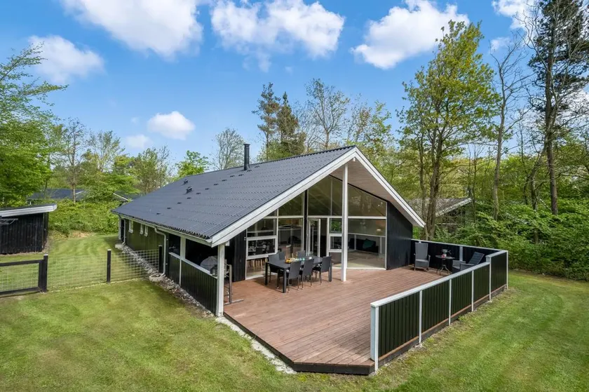 Holiday home with sauna, jacuzzi & barbecue - Image 1