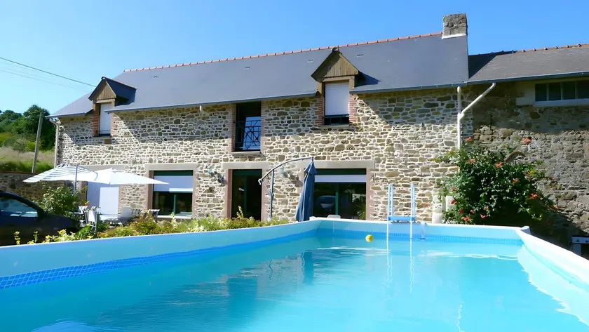 Guest Room 'Bord de Mer' with Shared Pool, Terrace and Wi-Fi - Image 1