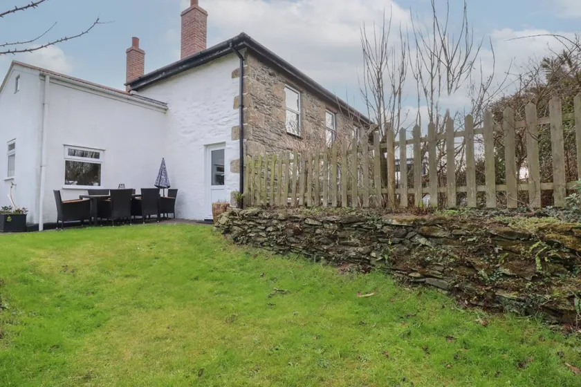 Cottage with garden | Beach view - Image 1