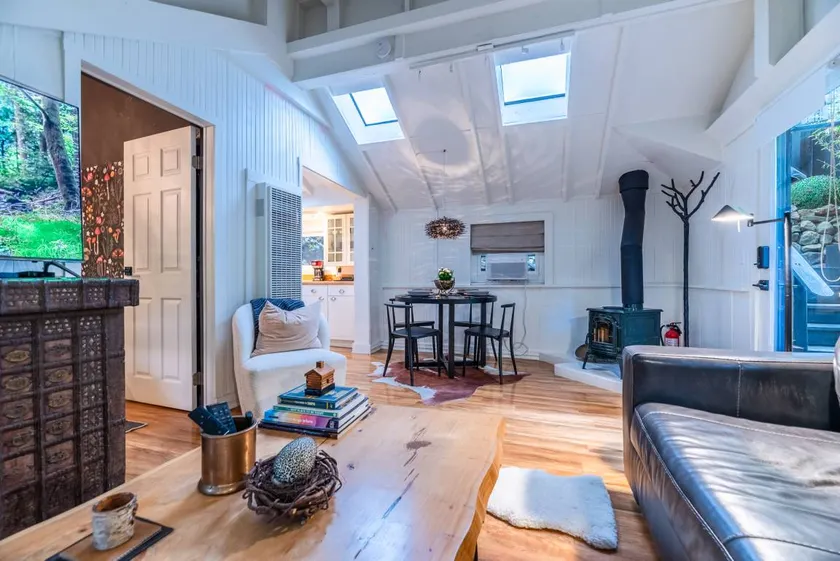 House with garden, terrace & hot tub | Perfect for remote work - Image 1