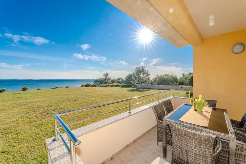 Apartamento vacacional con barbacoa, jardín y terraza | Vistas al mar - Image 1