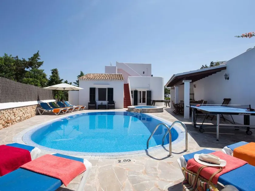 Fully equipped flat with BBQ, garden & private pool | Beach nearby - Image 1