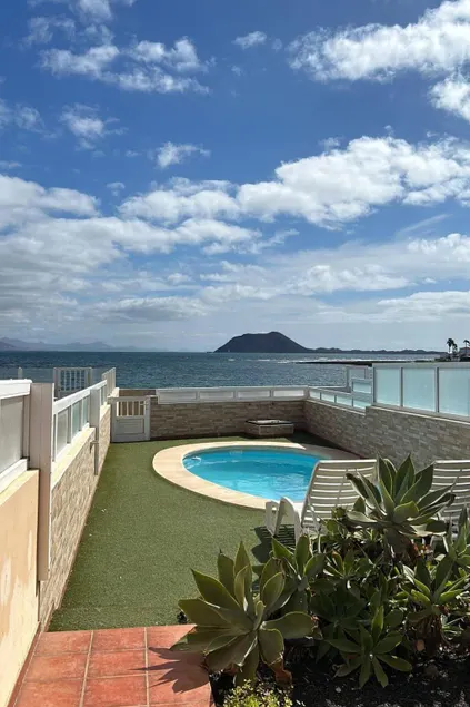 Voll ausgestattetes Ferienhaus mit Grill, Garten und privatem Pool | Meerblick | Neben dem Strand - Image 1
