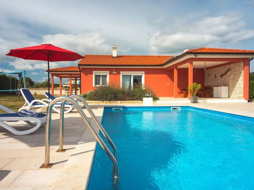 House with terrace, private pool & barbeque - Image 1