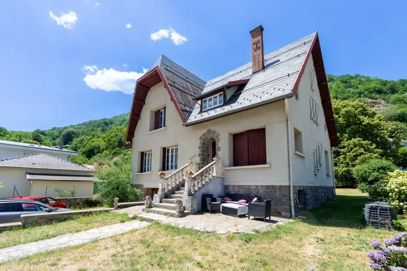 Family-friendly beautiful holiday apartment with garden | Mountain view | Ski nearby - Image 1