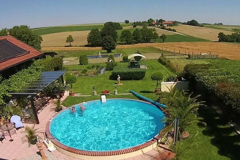Holiday home with pool, terrace & barbecue - Image 1