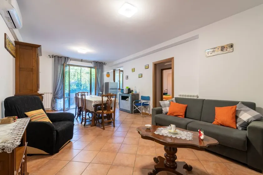Wohnung mit Garten und Terrasse - Image 1
