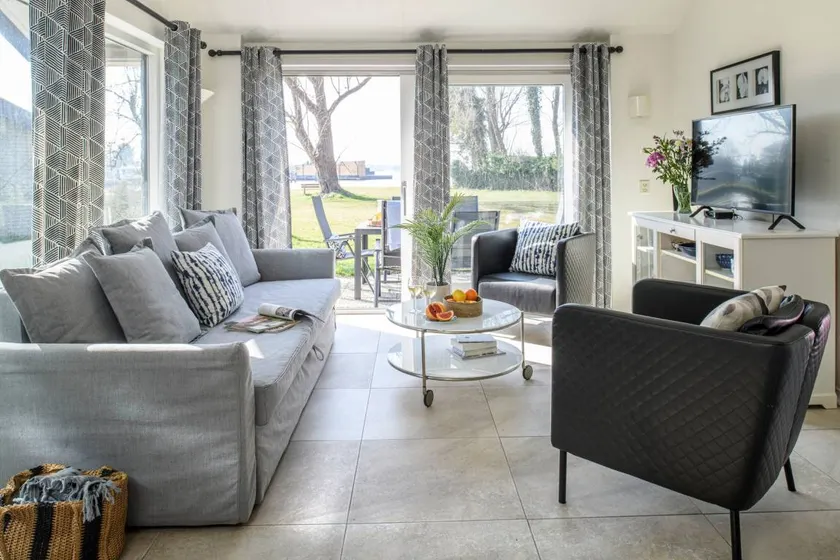 Bungalow with garden & terrace - Image 1