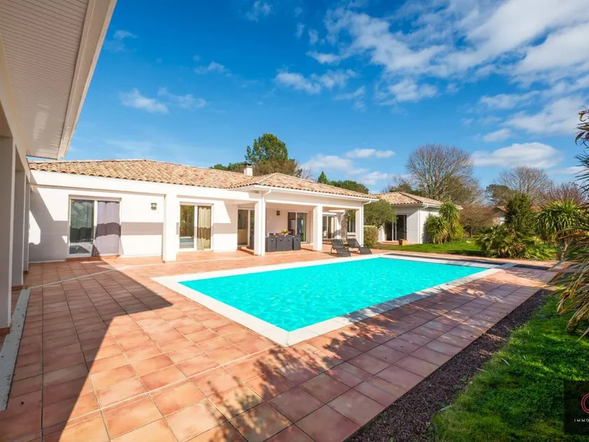 Villa avec barbecue et piscine privée - Image 1