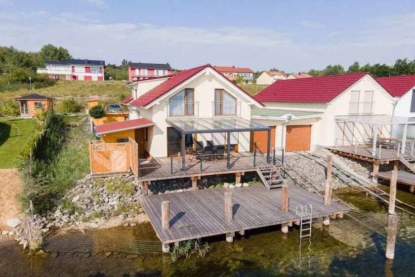 Fully equipped spacious house with barbecue & terrace | Next to the beach | Pets allowed - Image 1