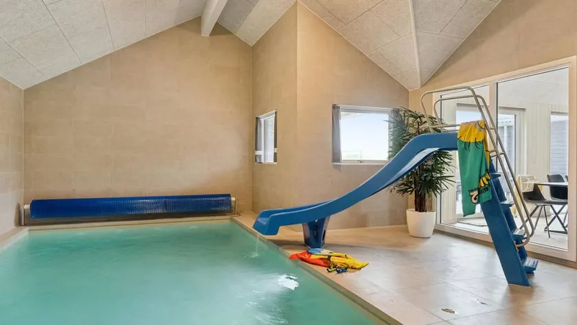 House with garden, pool & terrace - Image 1