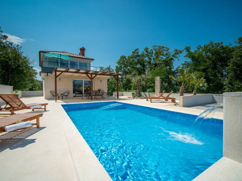 Voll ausgestattetes geräumiges Ferienhaus mit Sauna, Garten und Grill - Image 1