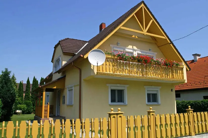 Holiday home with garden, barbeque & terrace - Image 1