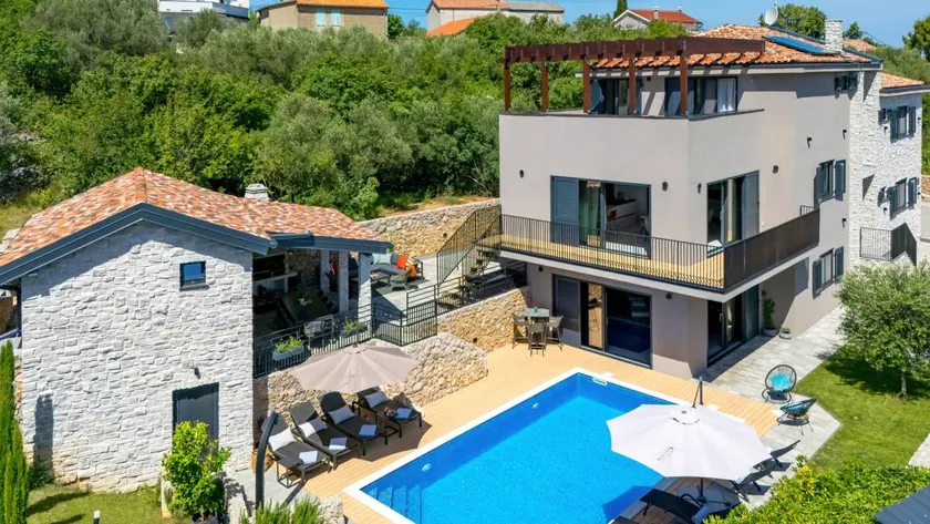 Villa mit Terrasse, beheiztem Pool und Garten - Image 1