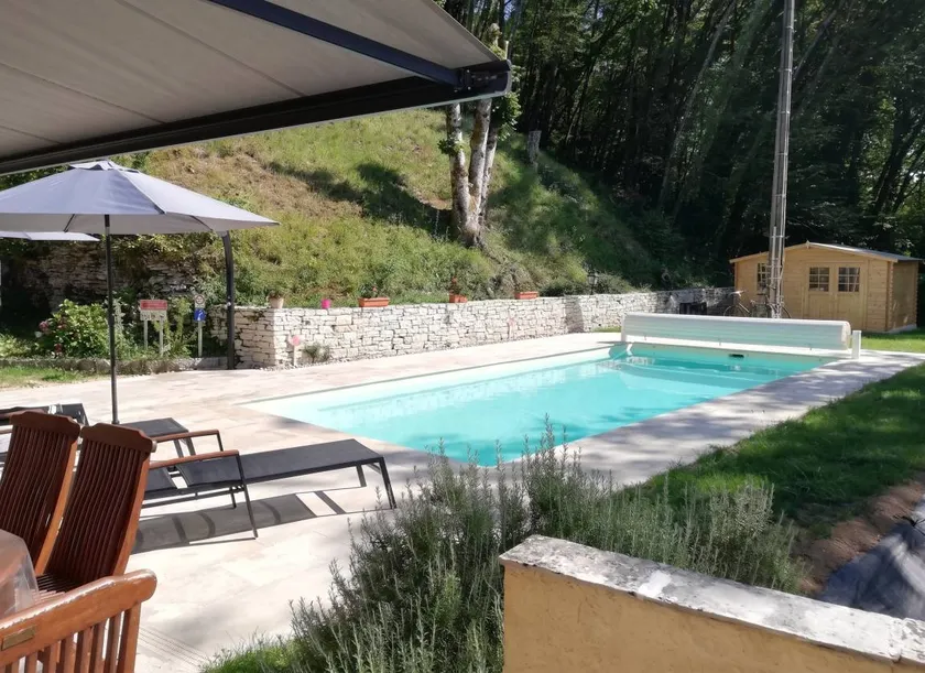 Fully equipped charming holiday home with terrace & pool - Image 1