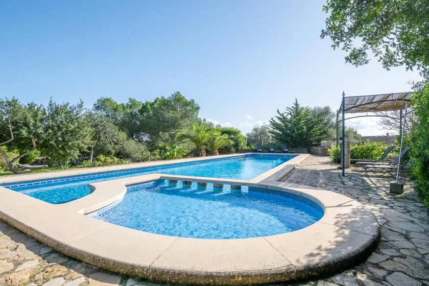 Lodge with terrace, BBQ & pool | Garden view - Image 1