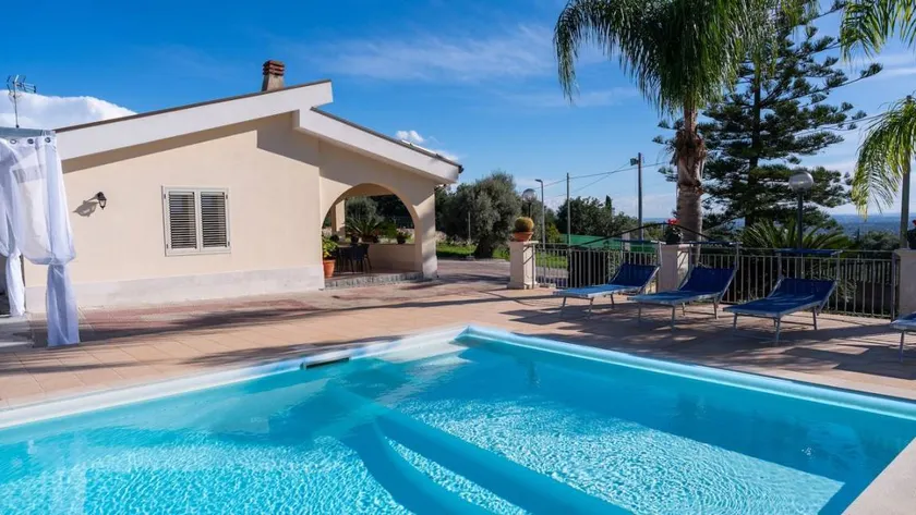 Holiday Home in Floridia with terrace - Image 1