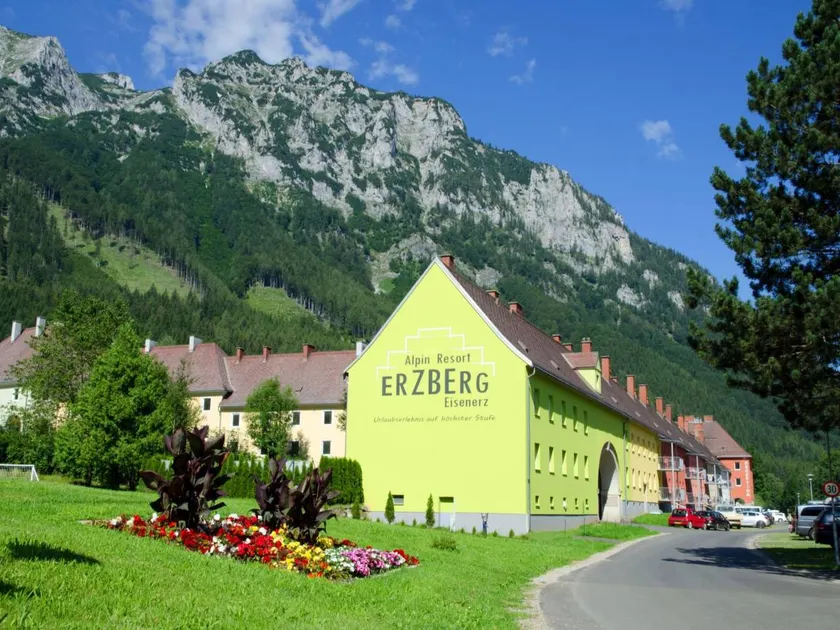 Children-friendly nice apartment with garden, hot tub & sauna | Mountain view | Dogs allowed - Image 1