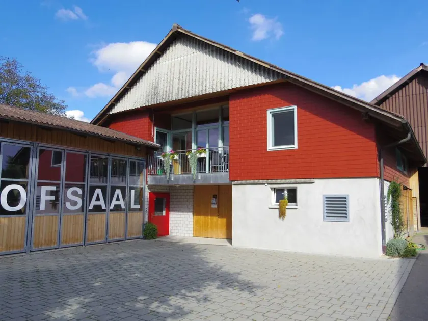Appartement entièrement équipé avec jardin, piscine et barbecue | Vue montagne - Image 1