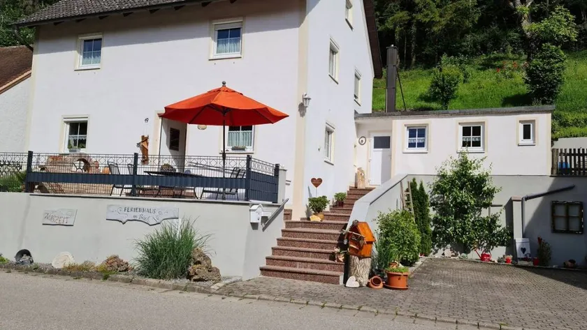 House with terrace & barbecue - Image 1