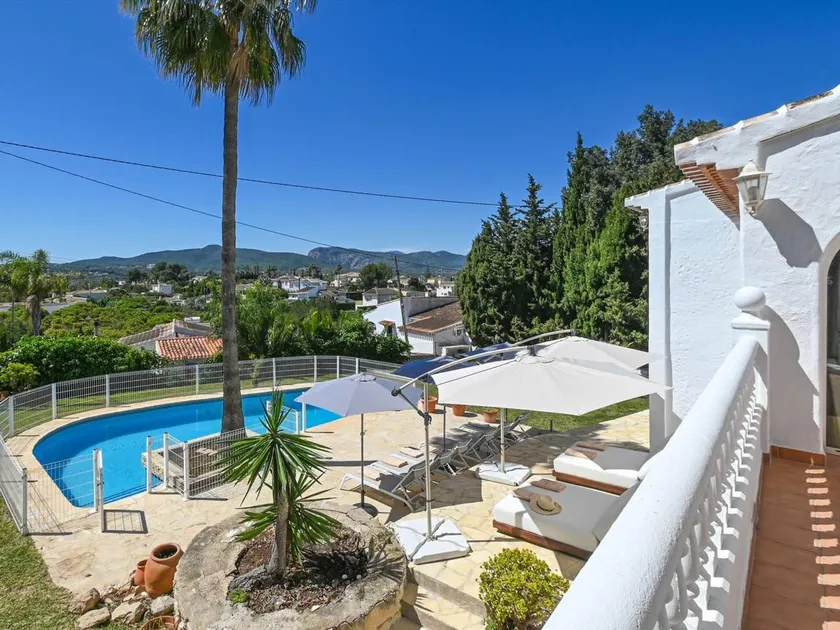 Fully equipped big villa with private pool, barbecue & garden - Image 1