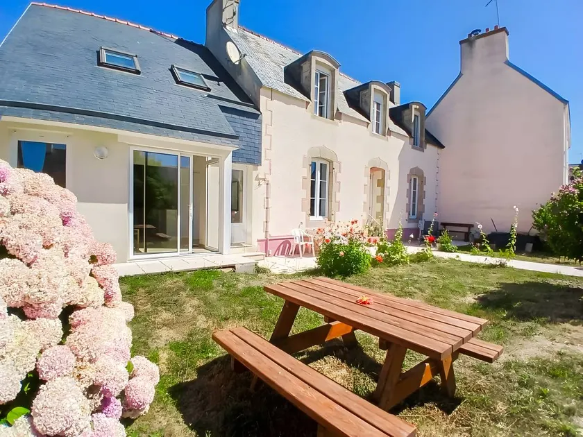 Renovated Family Home 50m from the Sea – 4 Bedrooms, Garden, Walk to the Beach! - Image 1