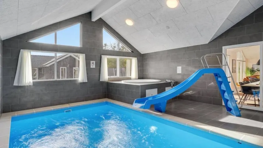 House with pool, BBQ & terrace - Image 1